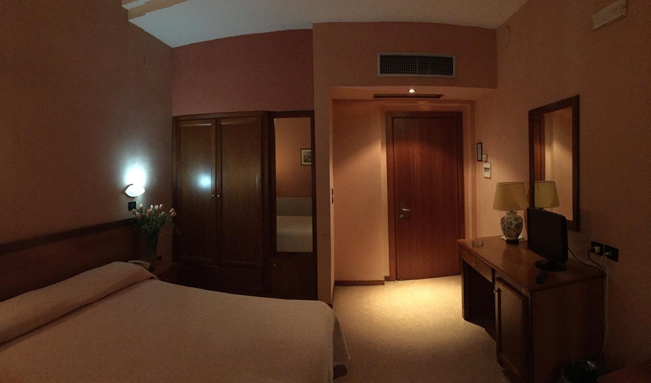 Hotel Giardino Degli Aranci Frattamaggiore Buitenkant foto